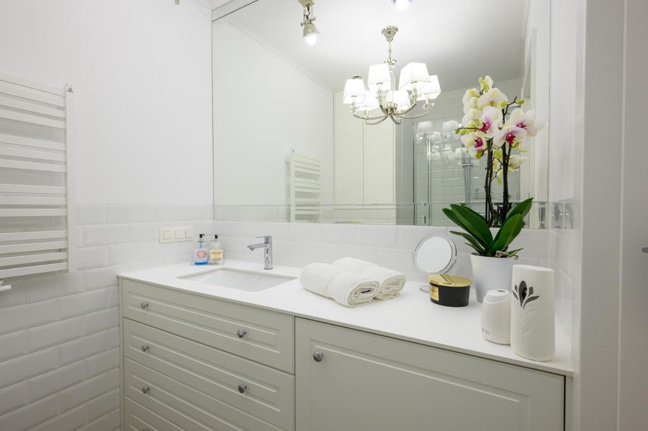 Sunset Boulevard 1 9 Bulwar Zachodzacego Slonca 1 W Marina Royale Apartment *